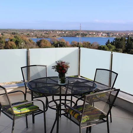 Uwe アパートホテル